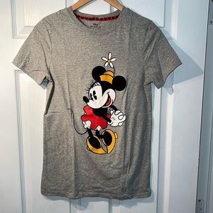 Woman’s Size Medium Disney Minnie Mouse T-Shirt